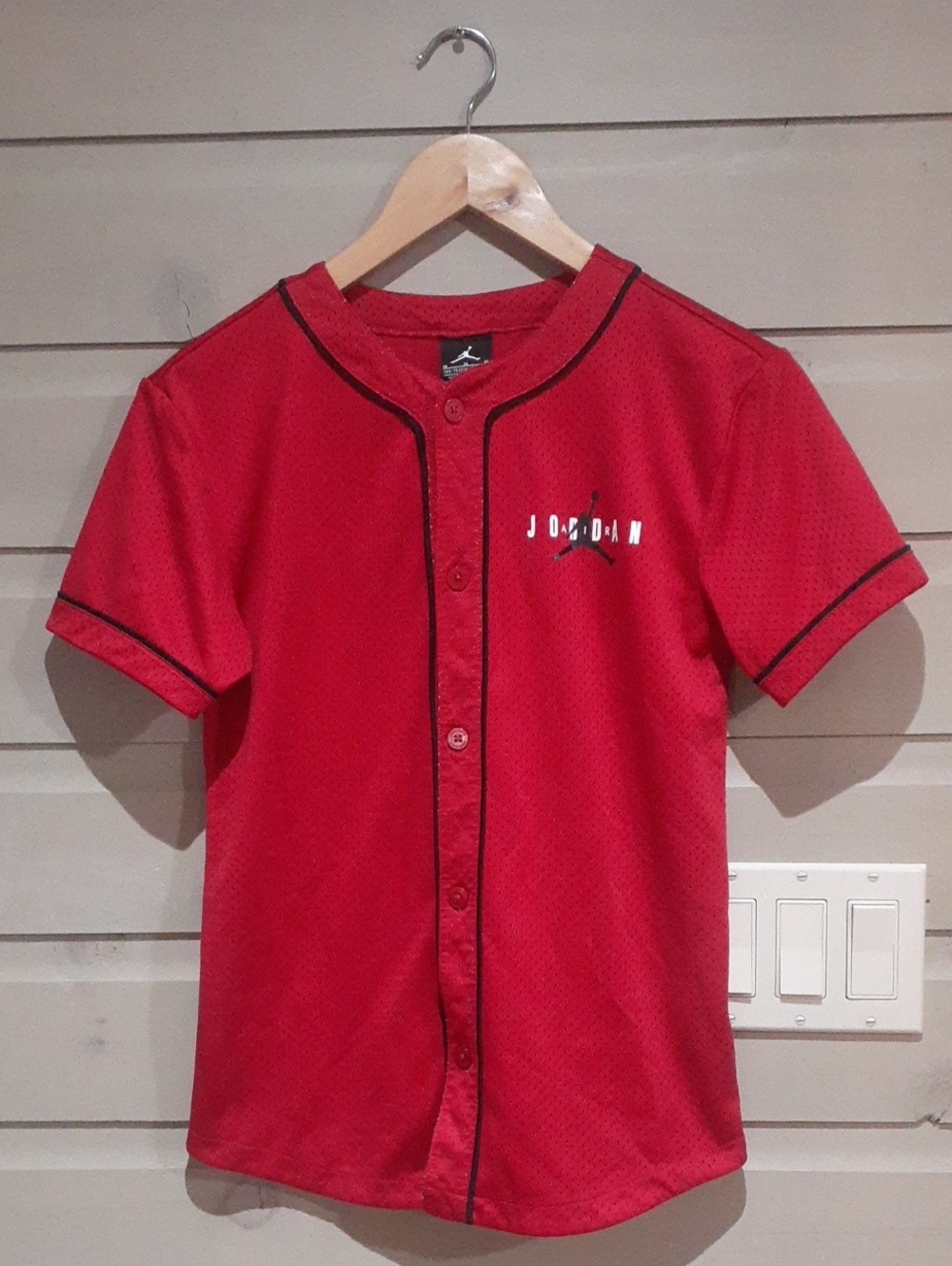 Jordan Youth Medium Red Mesh Jersey Short Sleeve Button-up